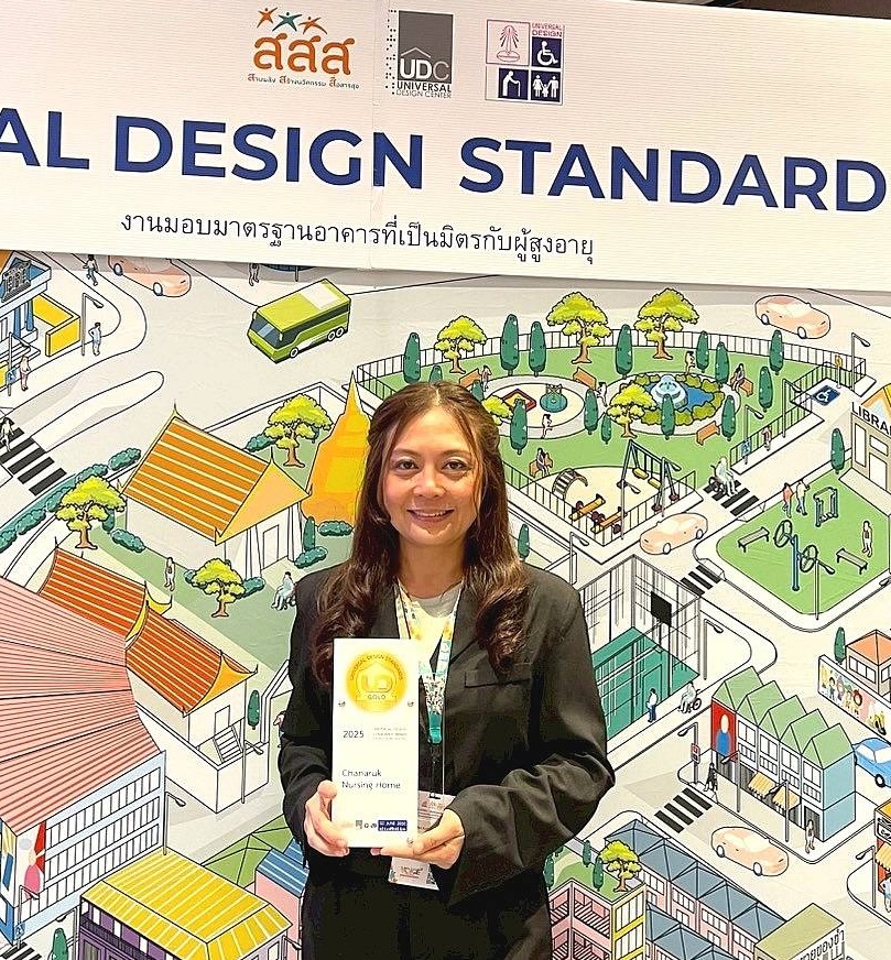 "Universal Design GOLD Standards for Healthcare Facilities 2025" จากศูนย์ออกแบบสภาพแวดล้อมเพื่อทุกคน คณะสถาปัตยกรรมศาสตร์ จุฬาลงกรณ์มหาวิทยาลัย และสำนักงานกองทุนสนับสนุนการสร้างเสริมส